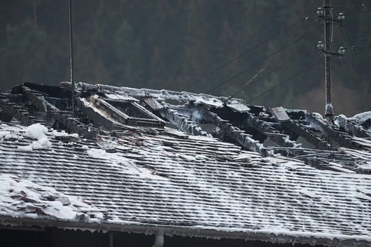 Ausgebranntes Dachgeschoss: Beim dem Brand sind fünf Personen ums Leben gekommen.