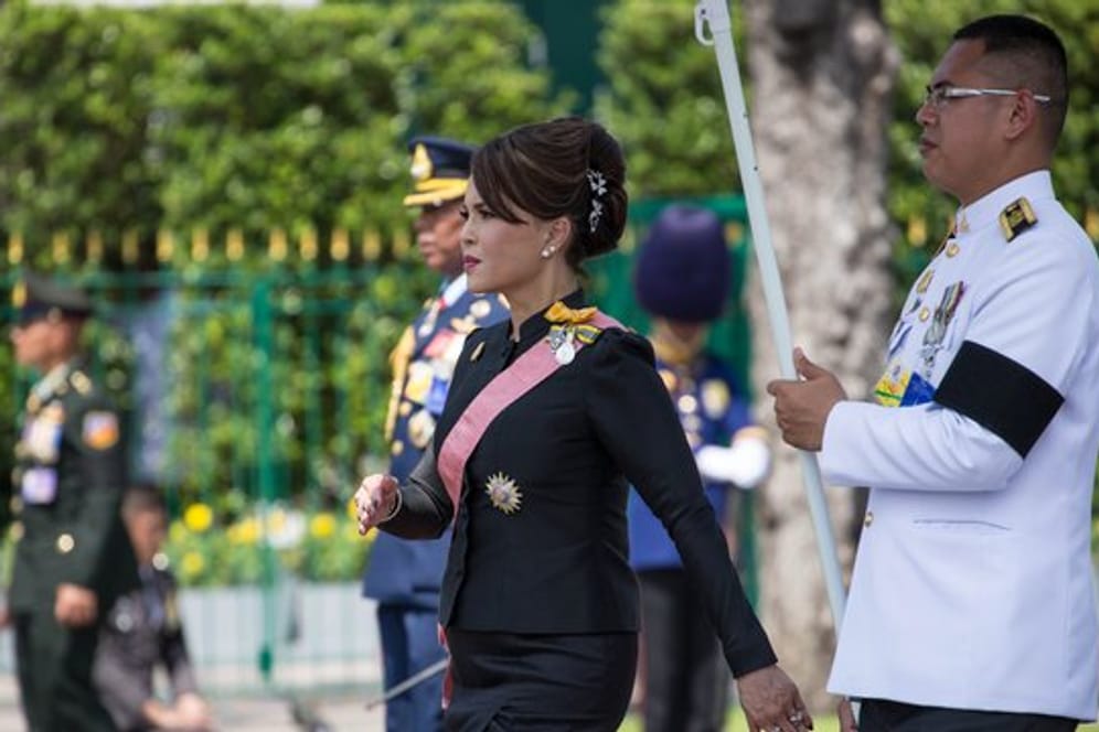 Die thailändische Prinzessin Ubolratana tritt überraschend als eine der Spitzenkandidatinnen für die Parlamentswahl an.