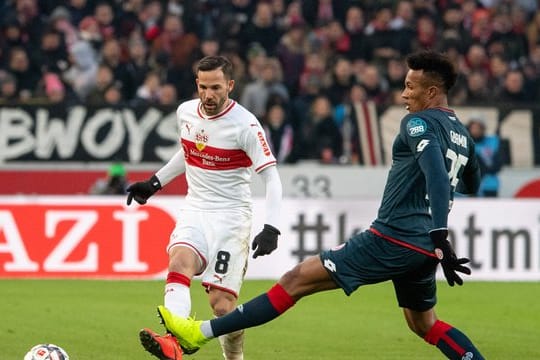 Der Mainzer Jean-Philippe Gbamin (r) möchte im Sommer gerne wechseln.