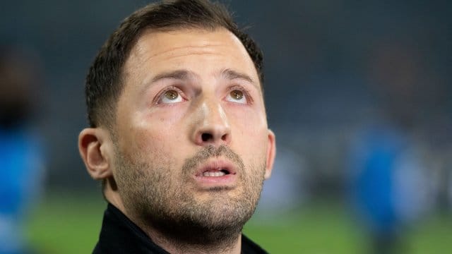 Hat mit Schalke den FC Bayern im Blick: Coach Domenico Tedesco.