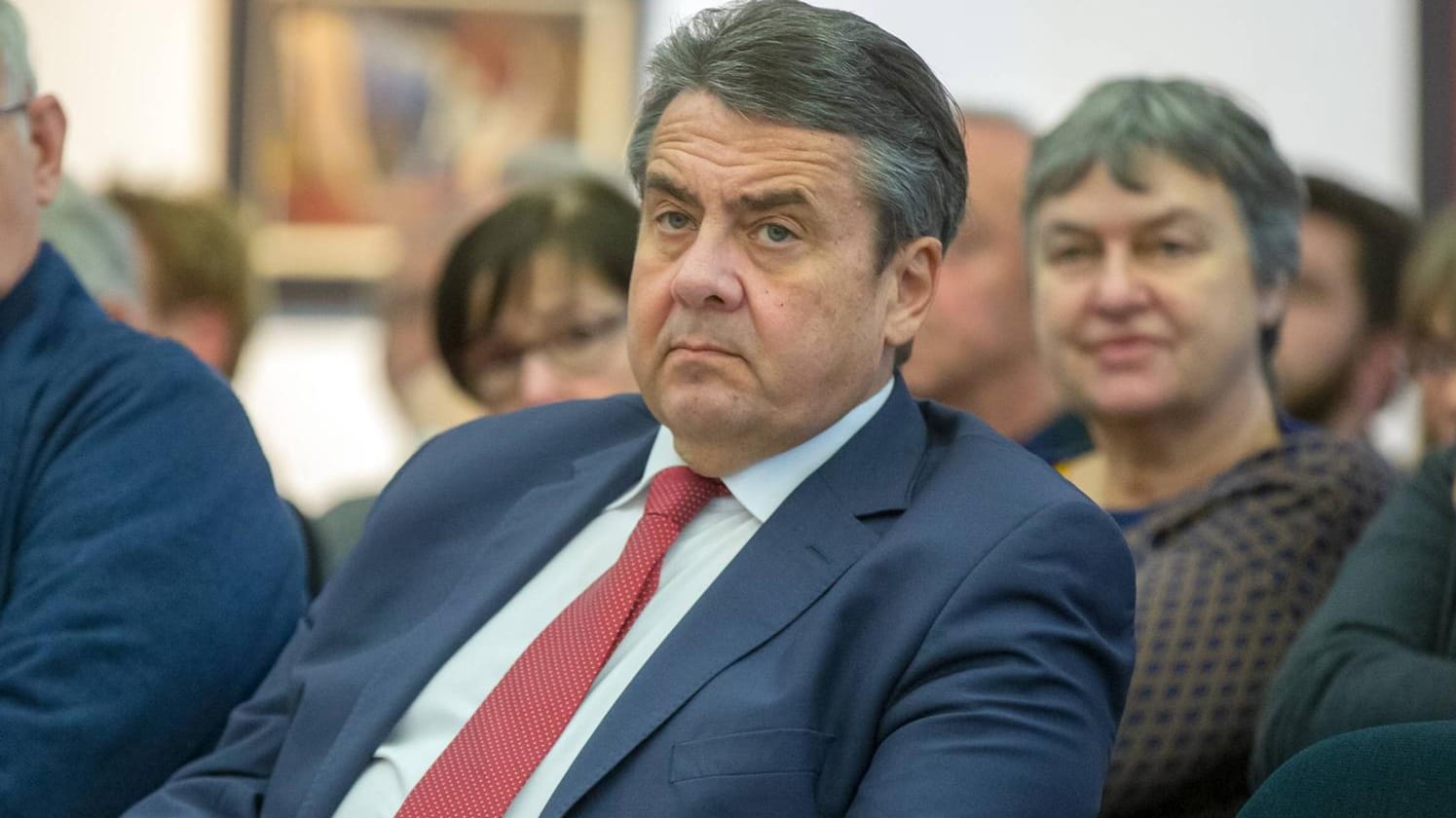 Der ehemalige SPD-Chef Sigmar Gabriel rät seiner Partei zur Halbzeitbilanz der aktuellen Bundesregierung, ein Ende der großen Koalition in Erwägung zu ziehen.