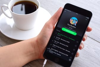 Spotify: Das Unternehmen wehrt sich gegen Missbrauch seines kostenlosen Streaming-Dienstes.