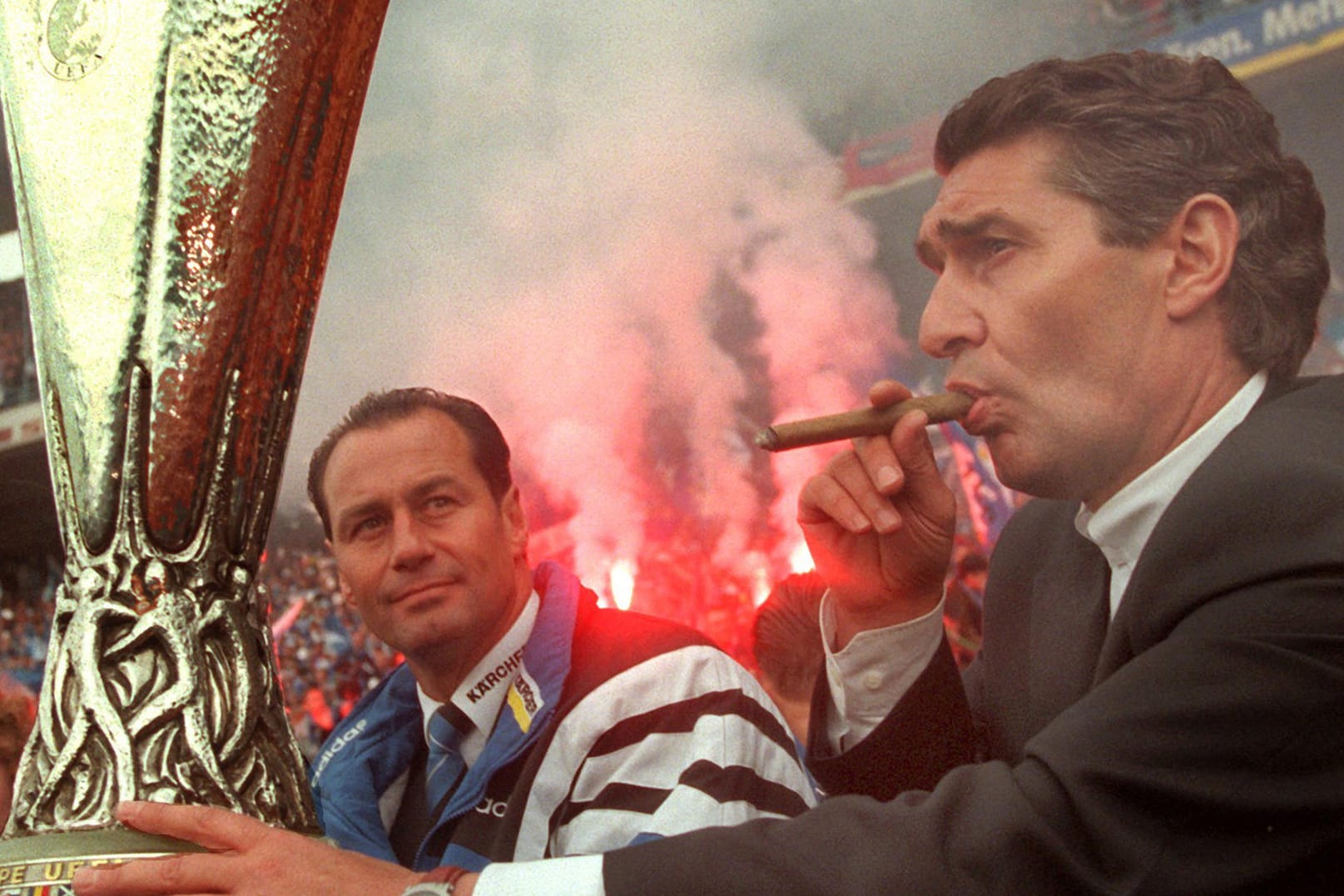 Größter Erfolg bei Schalke: Rudi Assauer gewann 1997 mit den Königsblauen den Uefa-Cup.