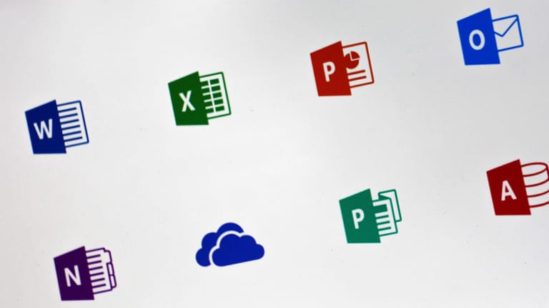 Logos verschiedener Office-Programme: In Werbevideos lässt Microsoft das klassische Office als schlechter dastehen.