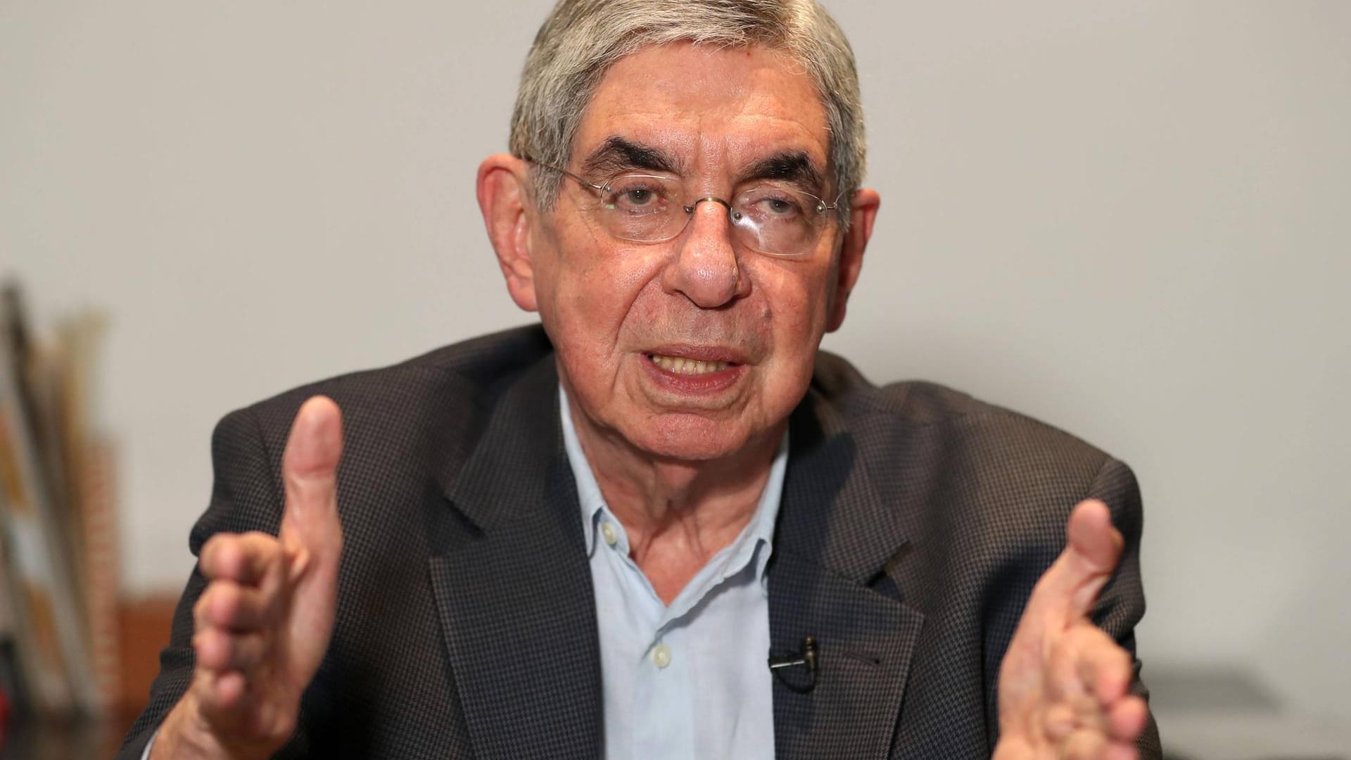 Óscar Arias Sánchez: Der ehemalige Staatschef von Costa Rica erhielt 1987 den Friedensnobelpreis für seine Bemühungen für einen dauerhaften Frieden in Mittelamerika. Óscar Arias Sánchez: Der ehemalige Staatschef von Costa Rica erhielt 1987 den Friedensnobelpreis für seine Bemühungen für einen dauerhaften Frieden in Mittelamerika.