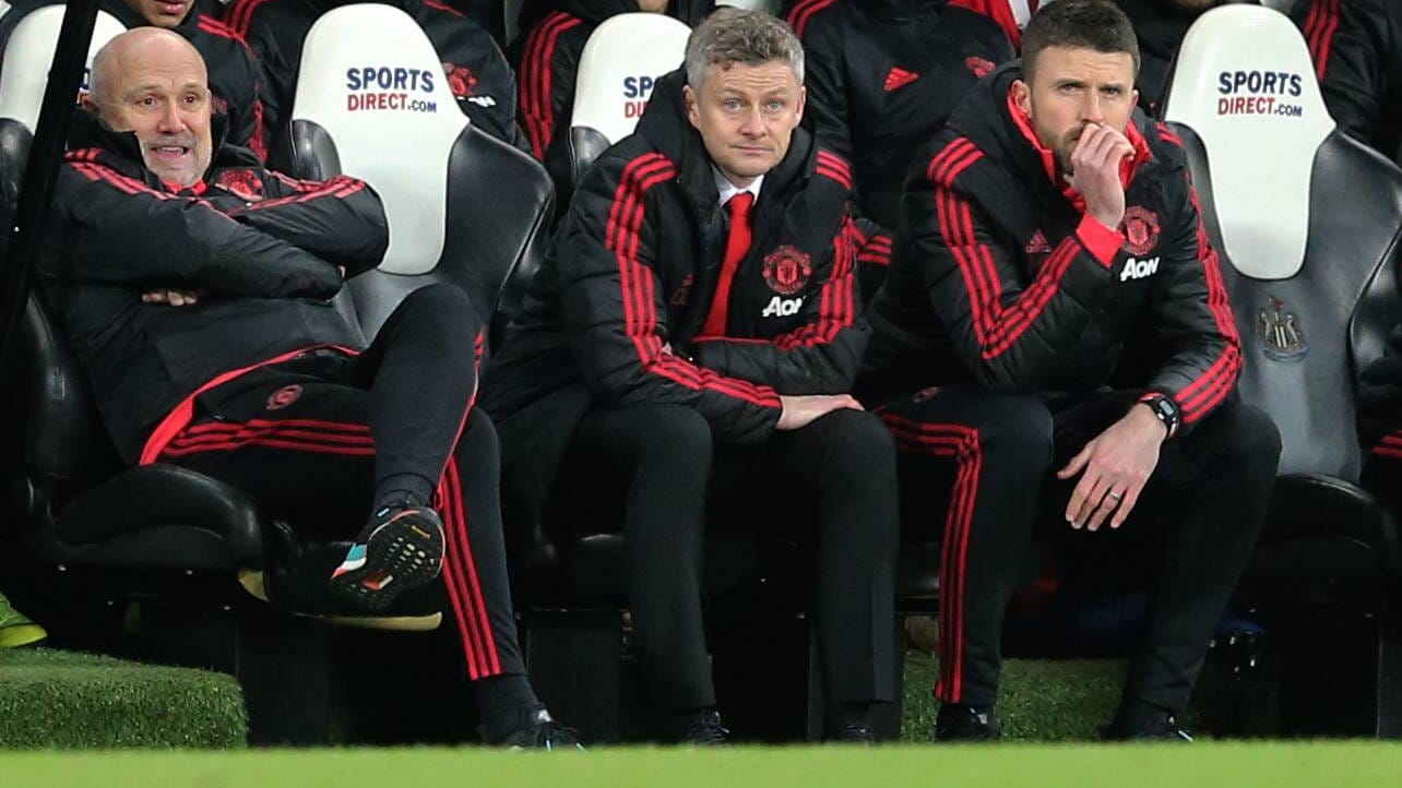 Solskjaer neben Ex-Spieler und Co-Trainer Michael Carrick (r.).