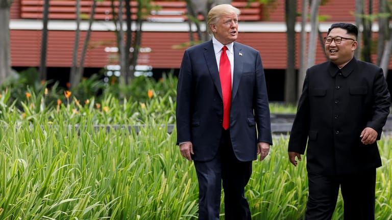 Trump und Kim bei ihrem ersten Treffen: Kritiker bemängelten wenig greifbare Ergebnisse des Gipfels.