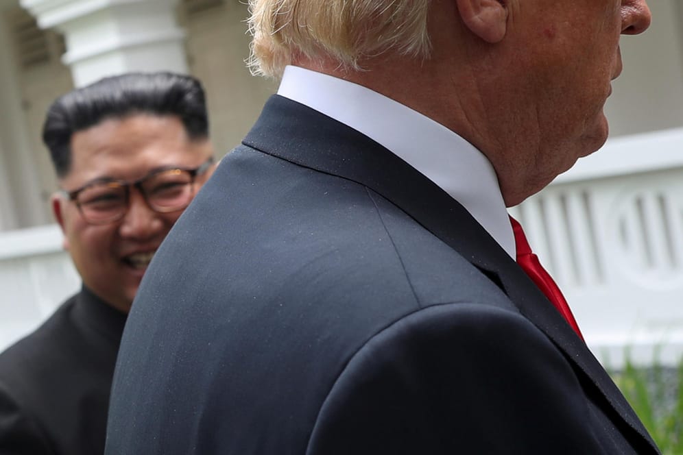 Diktator Kim Jong Un lacht beim Treffen mit US-Präsident Trump in die Kamera: Nun steht ein zweites Treffen an.
