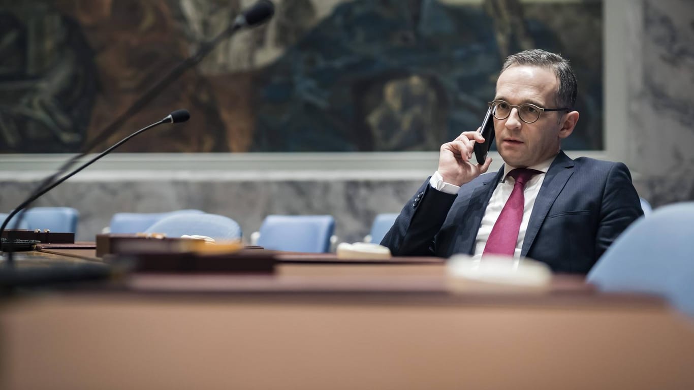 Bundesaußenminister Heiko Maas in Bedrängnis: "Die bloße Anerkennung verleiht der neuen Regierung keine Legitimität", hält ein Gutachten der wissenschaftlichen Dienste des Bundestags fest.
