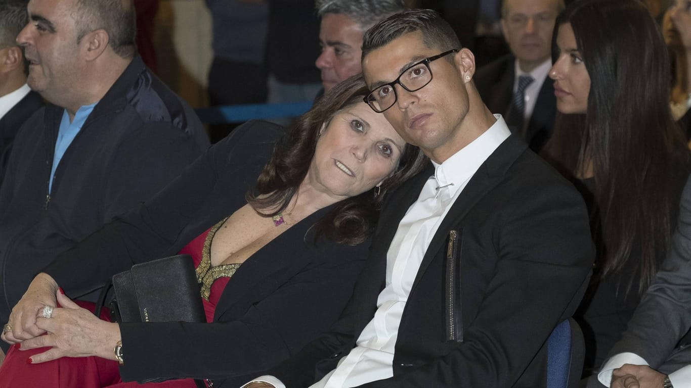 Cristiano Ronaldo mit seiner Mutter Maria Dolores: Sie haben ein enges Verhältnis zueinander.