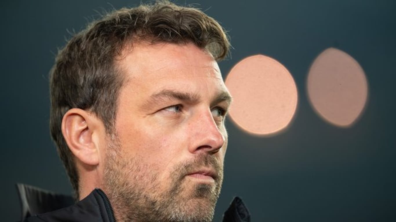 Stuttgarts Trainer Markus Weinzierl steht mit dem VfB unter Druck.