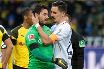 Roman Bürki (l.) im Disput mit Benjamin Hübner: Dortmund gibt gegen Hoffenheim eine 3:0-Führung aus der Hand.