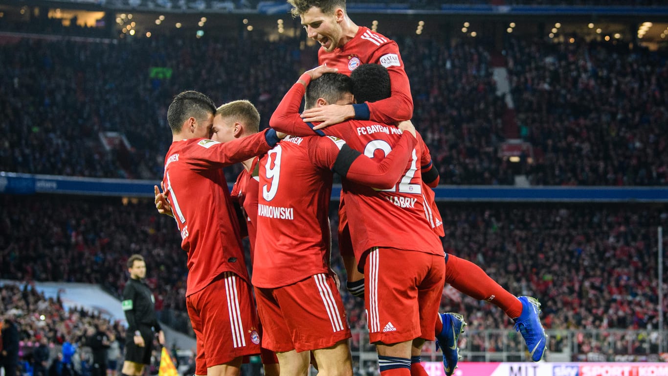 Oben auf: Leon Goretzka (o.) und seine Bayern-Kollegen waren gegen Schalke klar die bessere Mannschaft.