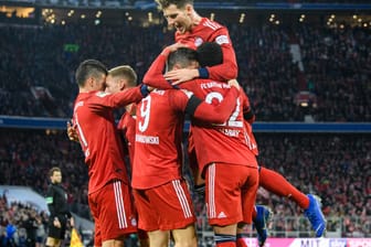 Oben auf: Leon Goretzka (o.) und seine Bayern-Kollegen waren gegen Schalke klar die bessere Mannschaft.