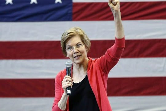 Elizabeth Warren, demokratische US-Senatorin, spricht bei einer Veranstaltung am Manchester Community College.