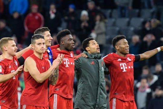 Durch den Sieg gegen Schalke sind die Bayern nur noch fünf Punkte hinter dem BVB.