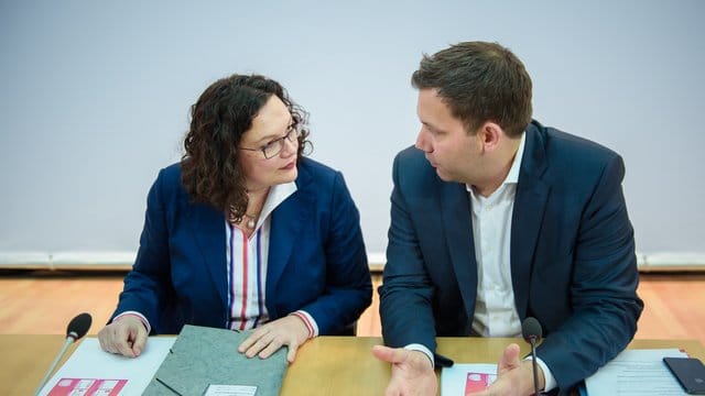 Andrea Nahles und Lars Klingbeil besprechen sich vor Beginn der Klausurtagung.