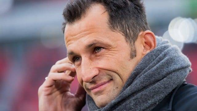 Hasan Salihamidzic verteidigte die Leitung von Bayern-Stürmer Robert Lewandowski. Hasan Salihamidzic verteidigte die Leitung von Bayern-Stürmer Robert Lewandowski.