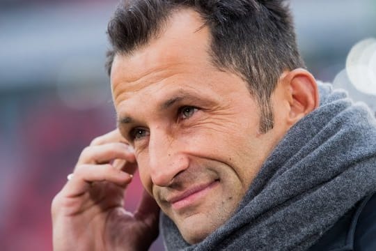 Hasan Salihamidzic verteidigte die Leitung von Bayern-Stürmer Robert Lewandowski.