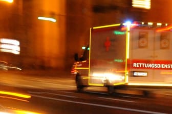 Blitzeis: In Bayern ist eine 22-jährige Autofahrerin von der Straße abgekommen und dabei schwer verletzt worden. (Symbolbild)