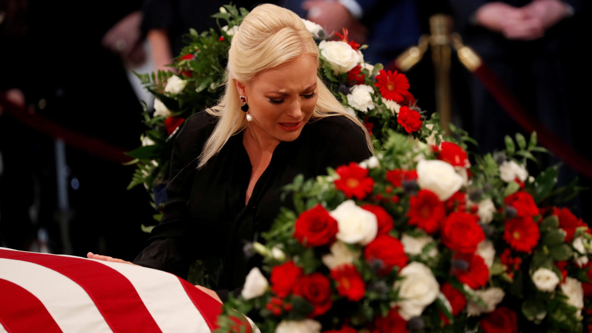 Meghan McCain am Sarg ihres Vaters: Den Trumps vergibt sie nicht – ihre Anwesenheit bei der Beerdigung sei unerwünscht gewesen.