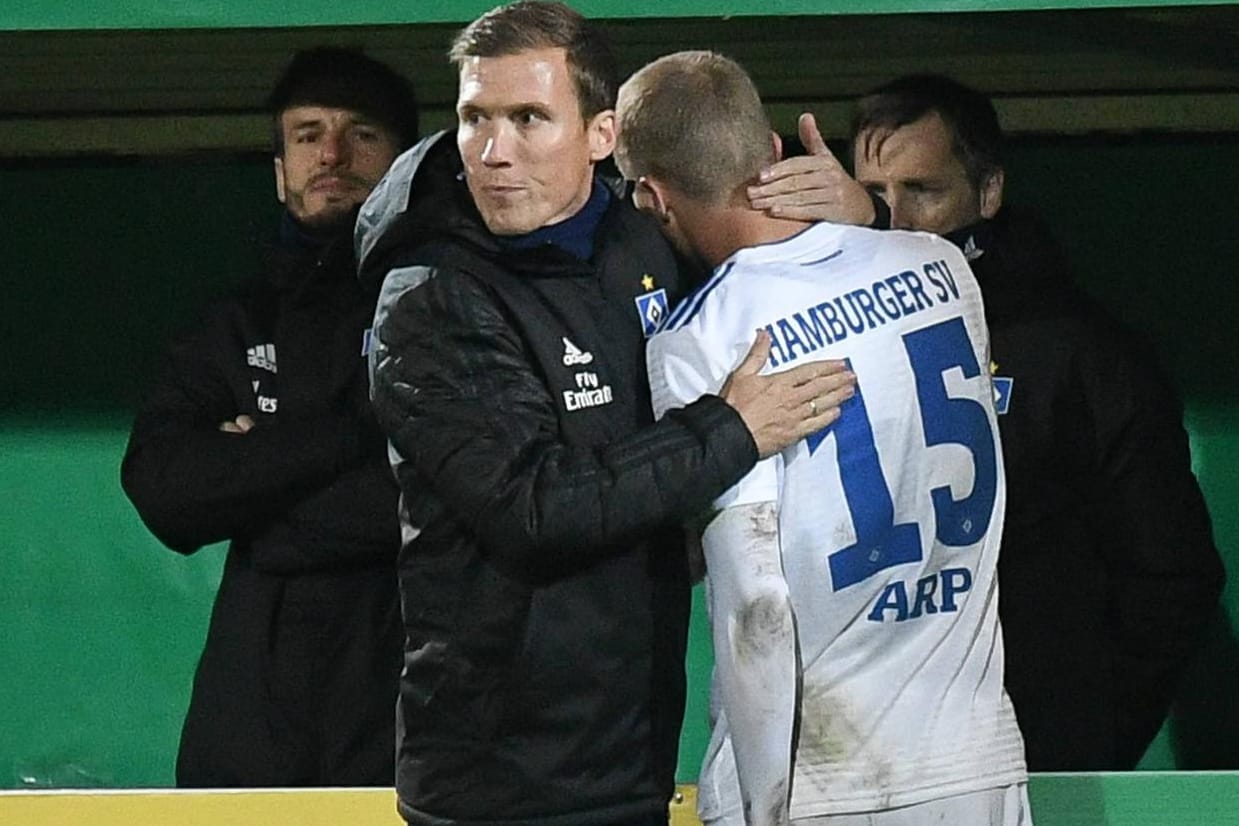 Voraussichtlich noch bis Saisonende im Duo: HSV-Trainer Wolf (li.) und Arp.