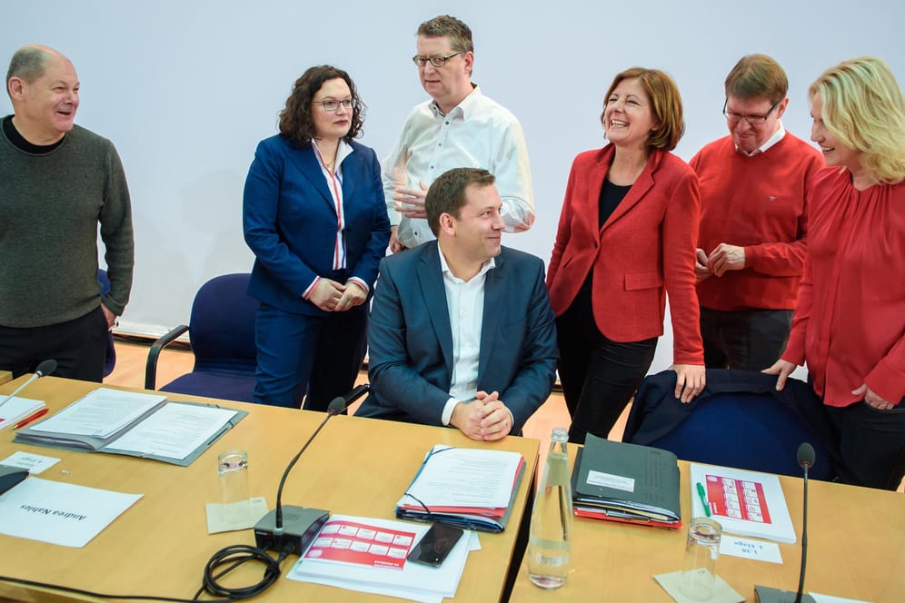 Die SPD-Spitze: Olaf Scholz (v. l.), Andrea Nahles, Thorsten Schäfer-Gümbel, Lars Klingbeil, Malu Dreyer, Ralf Stegner und Manuela Schwesig.