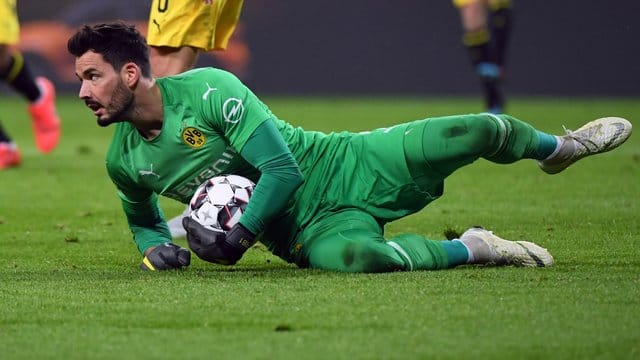 Dortmunds Torwart Roman Bürki in Aktion.