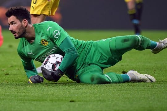 Dortmunds Torwart Roman Bürki in Aktion.