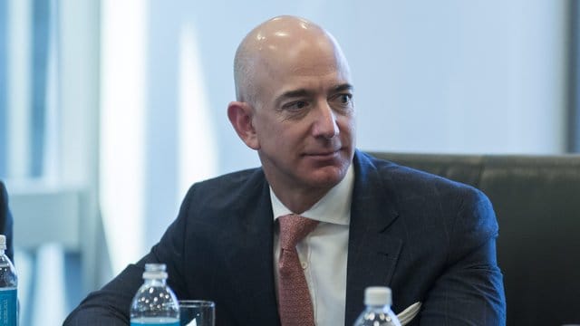 An Geld für private Ermittlungen mangelt es Bezos nicht: Er ist laut "Forbes" der derzeit reichste Mensch der Welt. An Geld für private Ermittlungen mangelt es Bezos nicht: Er ist laut "Forbes" der derzeit reichste Mensch der Welt.