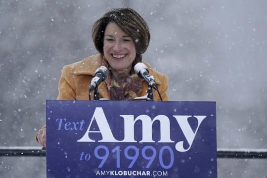 Amy Klobuchar gab ihre Kandidatur im verschneiten Minneapolis bekannt.