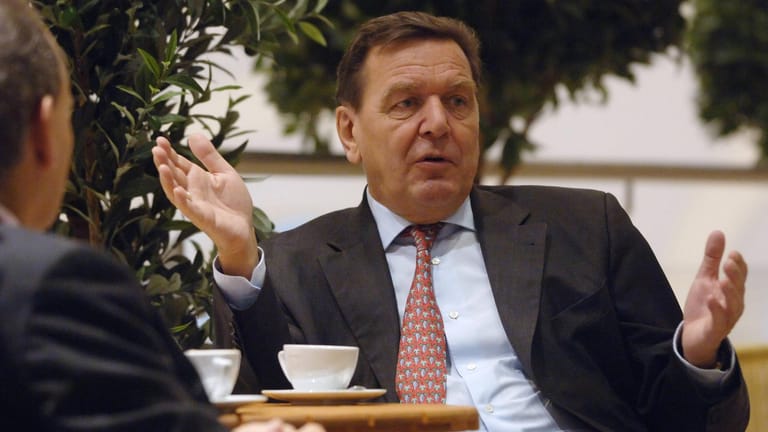 Damals "Genosse der Bosse", heute Gas-Lobbyist: Mit Gerhard Schröder erreichte die SPD ungeahnte Höhen und fiel tief.