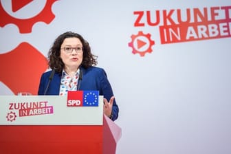 SPD-Chefin Andrea Nahles spricht nach der Klausurtagung der Parteispitze im Willy-Brandt-Haus in Berlin.