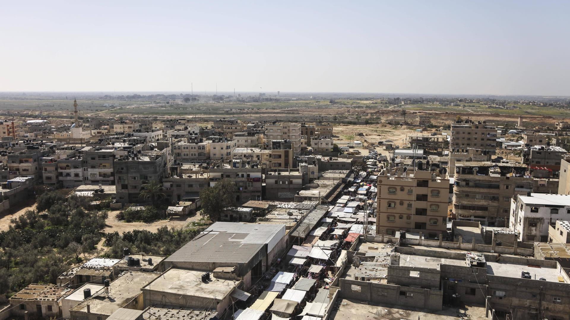 Blick auf die Grenze zwischen dem südlichen Gazasteifen und Ägypten: In den letzten Jahren gehen ägyptische Sicherheitskräfte stärker gegen Schmuggler vor. Blick auf die Grenze zwischen dem südlichen Gazasteifen und Ägypten: In den letzten Jahren gehen ägyptische Sicherheitskräfte stärker gegen Schmuggler vor.