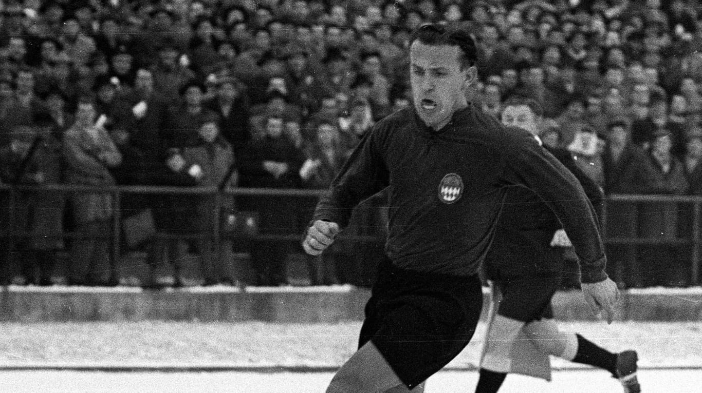 Dritter Triumph in Folge: Kurt Sommerlatt war im Pokalfinale 1957 mit dem FC Bayern erfolgreich.