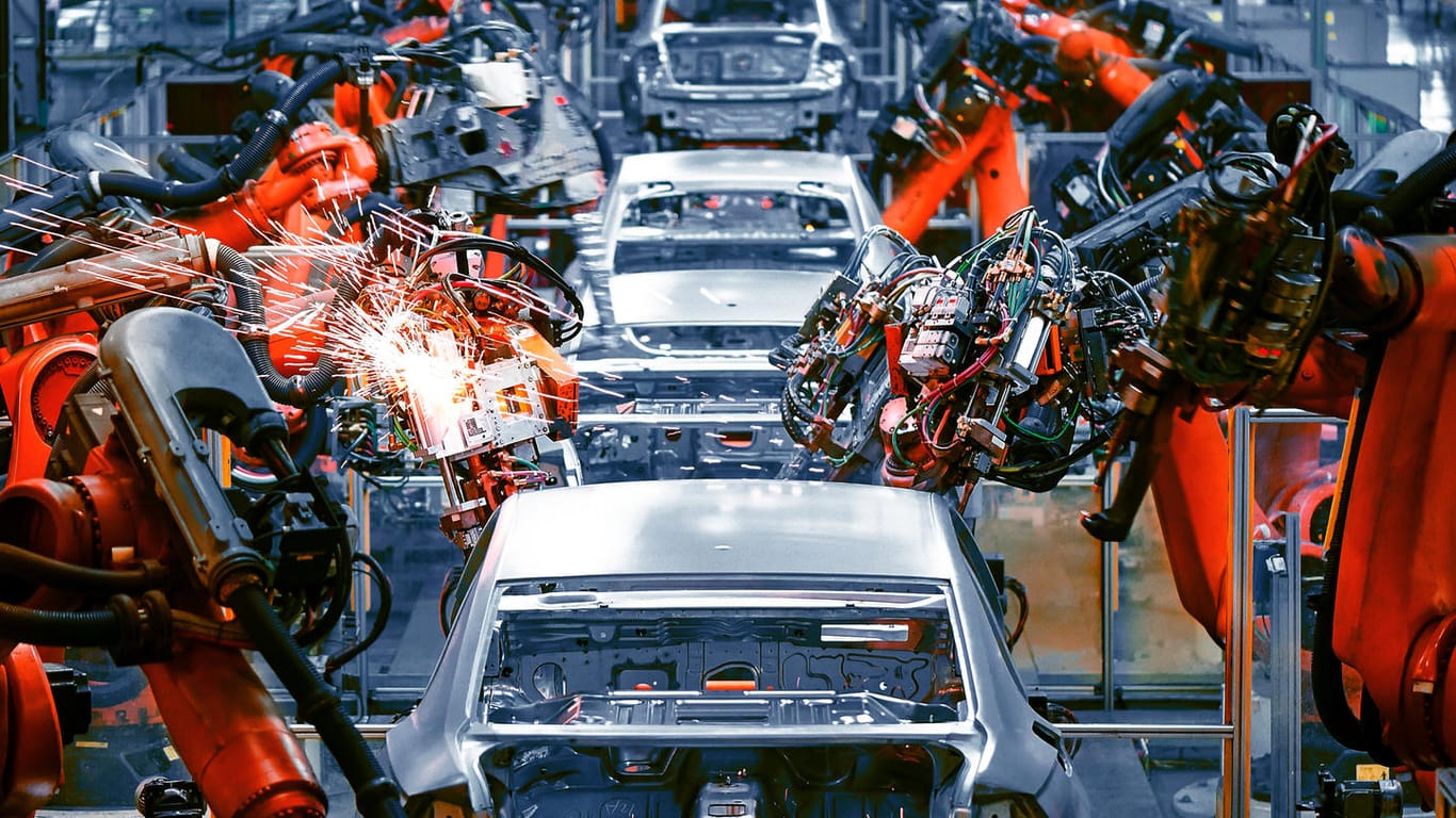Roboter in der Autoindustrie: Die OECD will Menschen die Angst vor dem Jobverlust durch Automatisierung nehmen.