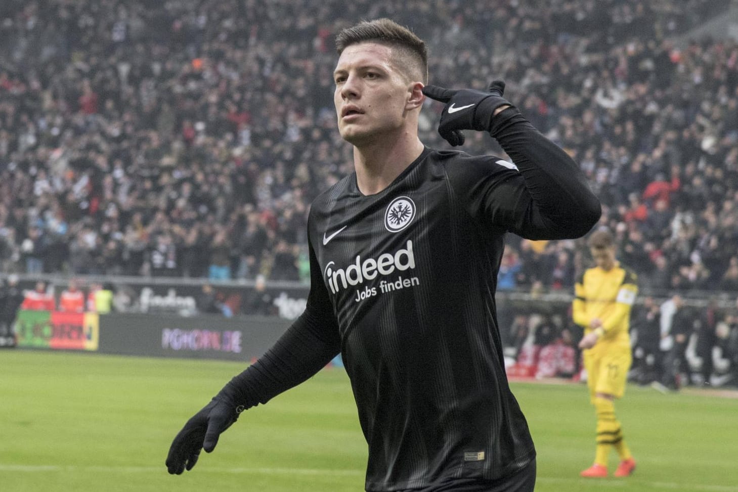 Luka Jovic jubelt über einen Treffer: Stürmt der Frankfurter schon bald für den FC Barcelona?