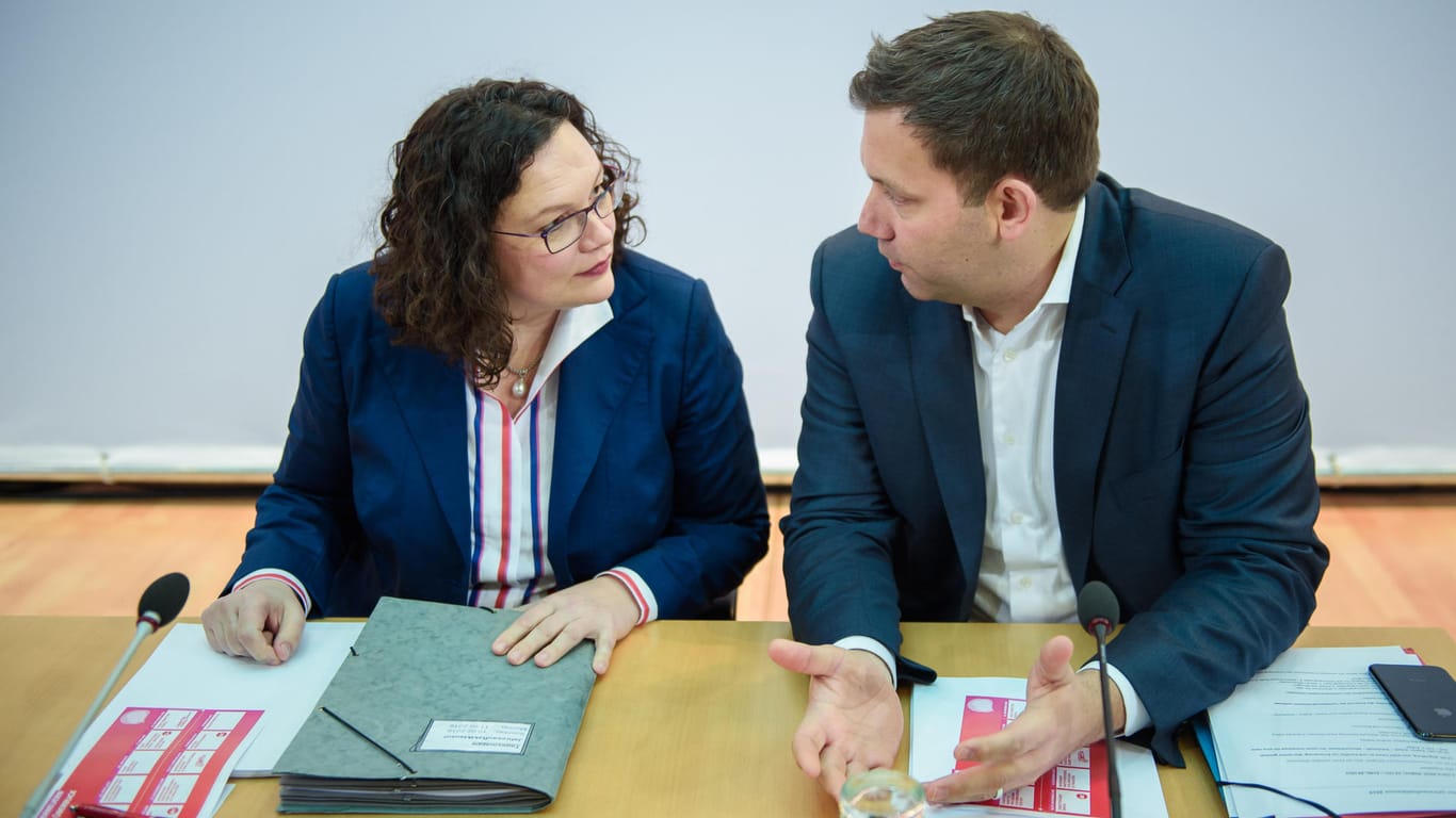 SPD-Chefin Andrea Nahles und Generalsekretär Lars Klingbeil: Klingbeil verteidigt die von der SPD geplante Sozialreform gegen Kritik aus der Union.