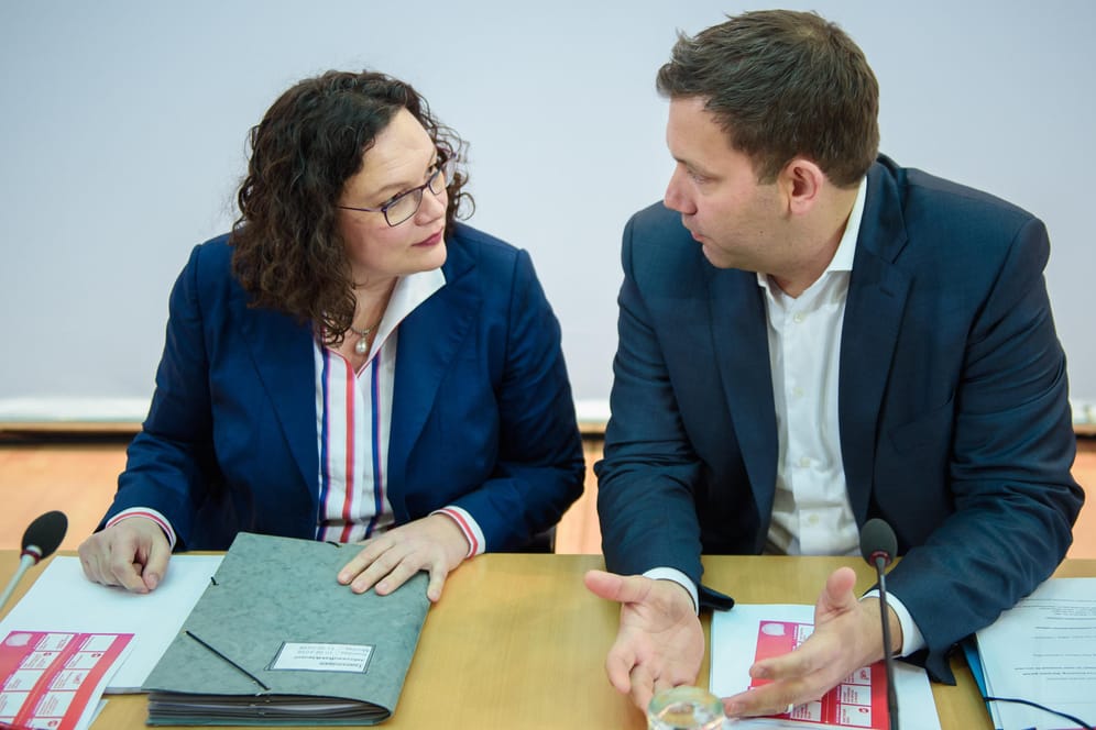 SPD-Chefin Andrea Nahles und Generalsekretär Lars Klingbeil: Klingbeil verteidigt die von der SPD geplante Sozialreform gegen Kritik aus der Union.