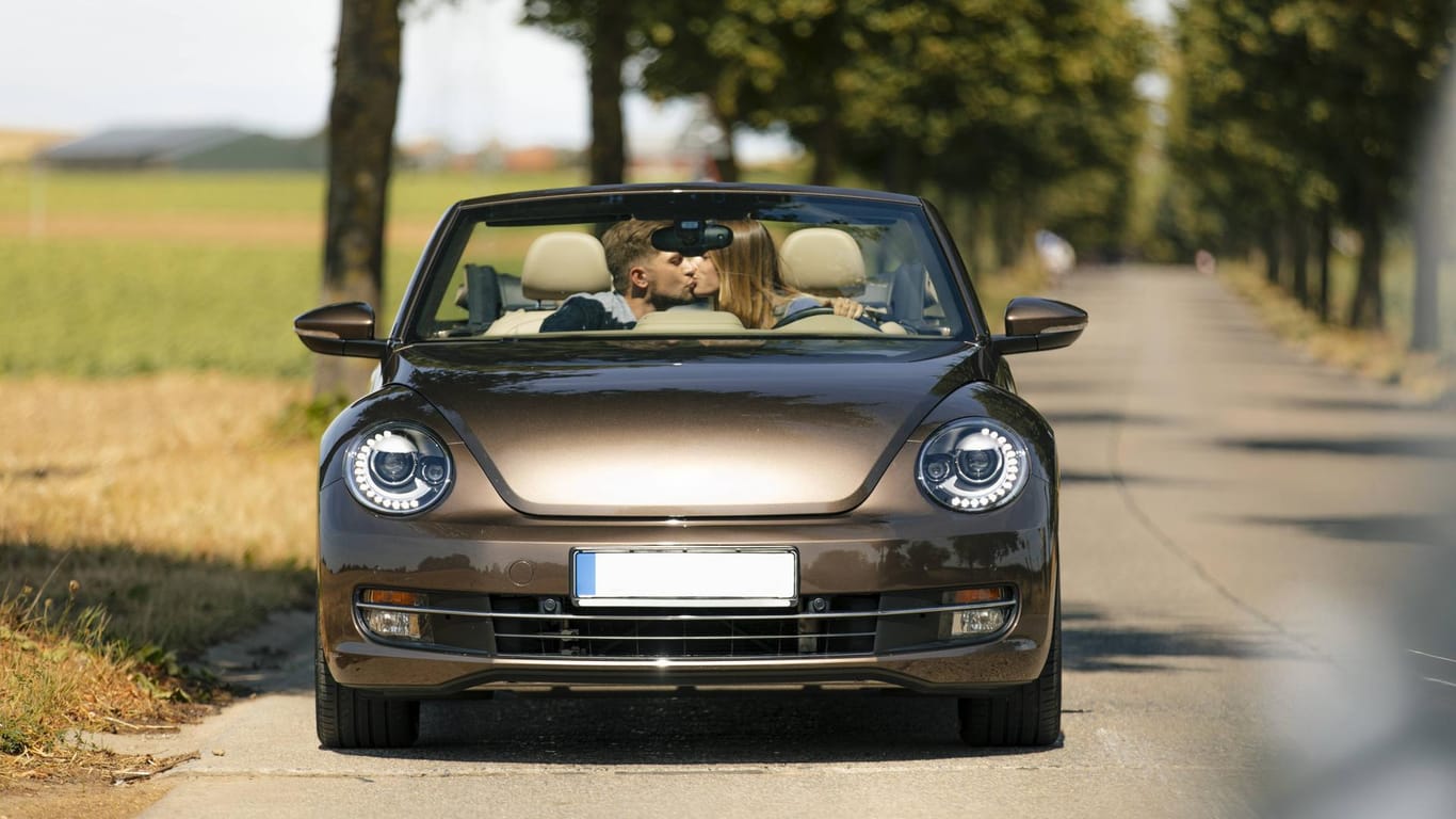 Jähes Ende: Bei einem Schäferstündchen in einem fremden, parkenden Auto ist ein junges Paar in München in dem Wagen eingesperrt worden. (Symbolbild)