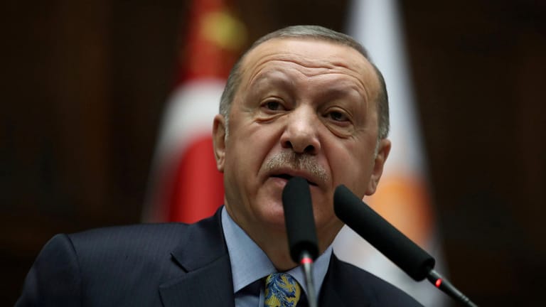 Präsident Recep Tayyip Erdogan: Er macht gierige Händler und "Kräfte aus dem Ausland" für die Preisanstiege verantwortlich.
