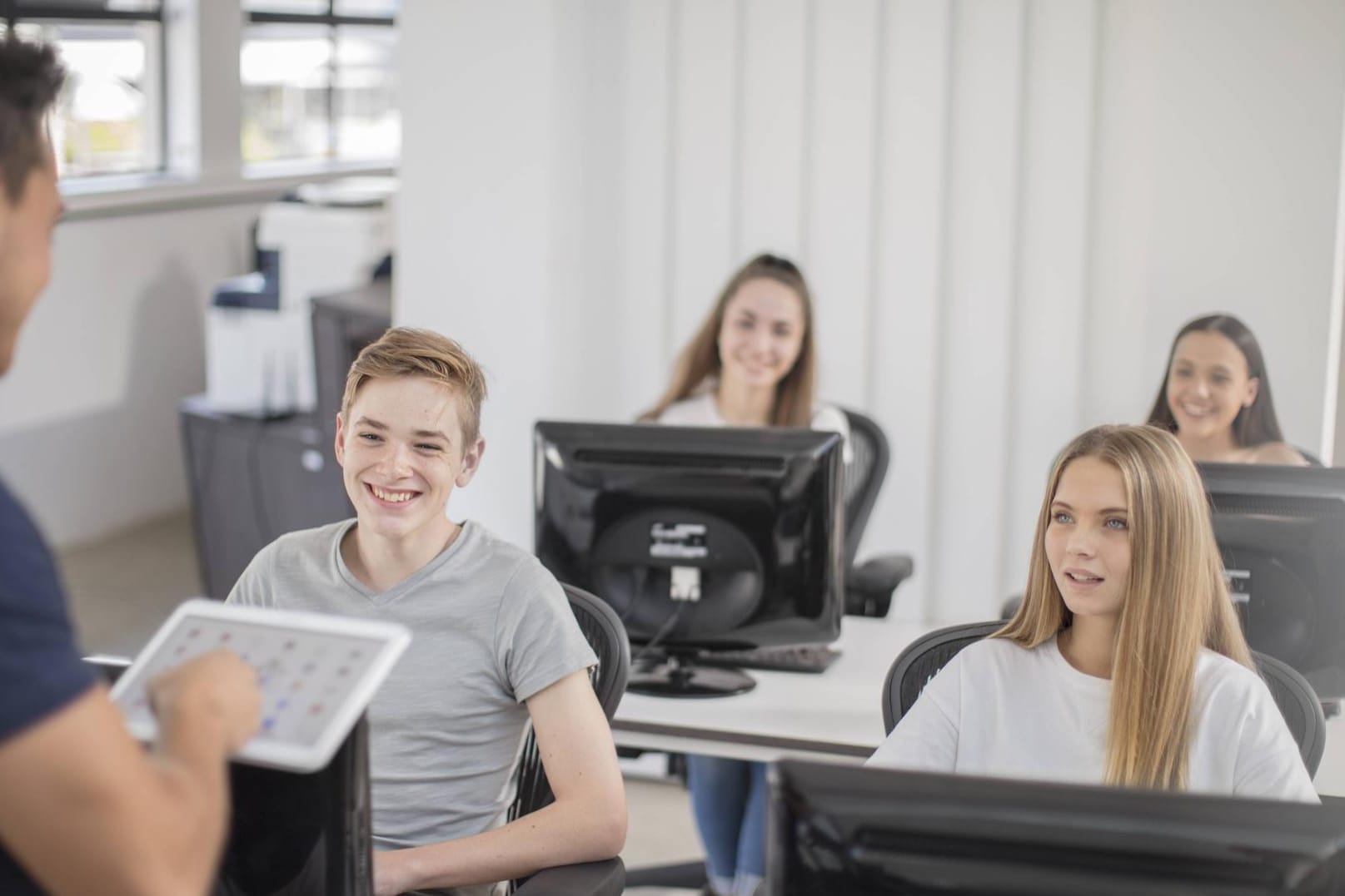 Digitale Schule: Die Initiative FragDenStaat und der Verein Wikimedia Deutschland haben einen kostenfreien Zugang zu alten Abituraufgaben gefordert. (Symbolbild)