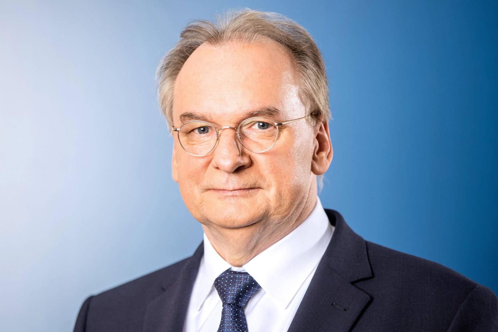 Reiner Haseloff (CDU): Der Ministerpräsident von Sachsen Anhalt hat sich erfolgreich an den Stimmbändern operieren lassen.