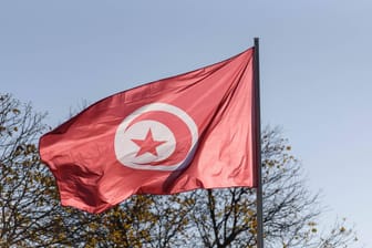 Tunesien: Ein schwuler Mann ist verurteilt worden, nachdem er sich bei der Polizei als Opfer einer Vergewaltigung gemeldet hatte. (Symbolbild)