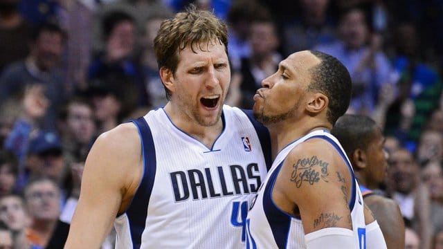Mit den Dallas Mavericks 2011 gemeinsam NBA-Champion: Dirk Nowitzki (l) und Shawn Marion. Mit den Dallas Mavericks 2011 gemeinsam NBA-Champion: Dirk Nowitzki (l) und Shawn Marion.