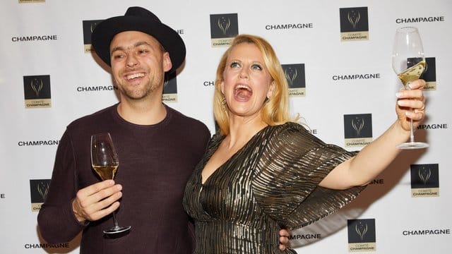 Lebensfreude pur: Preisträger Max Mutzke und Laudatorin Barbara Schöneberger. Lebensfreude pur: Preisträger Max Mutzke und Laudatorin Barbara Schöneberger.