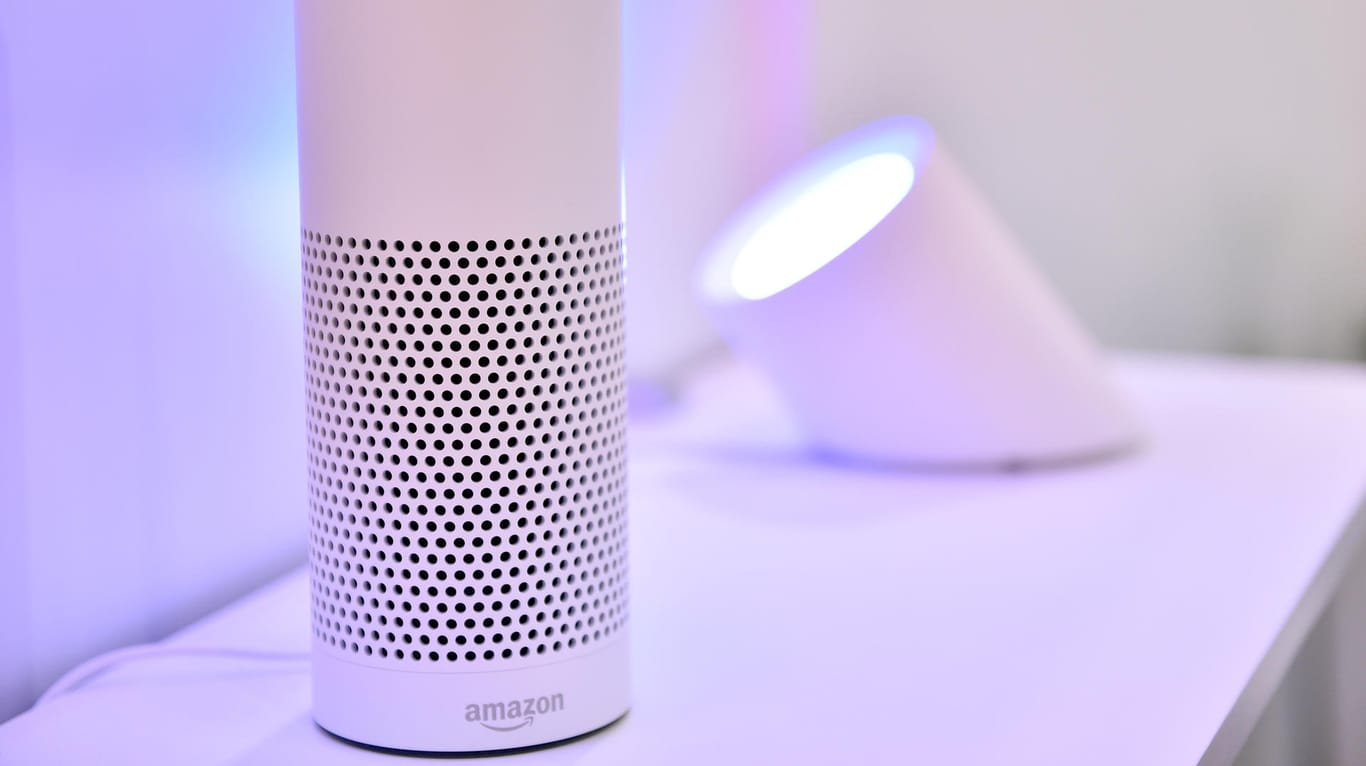 Der Echo-Lautsprecher von Amazon: Mit Alexa hat sich Amazon eine Schlüsselposition im vernetzten Zuhause erkämpft. (Archivbild)