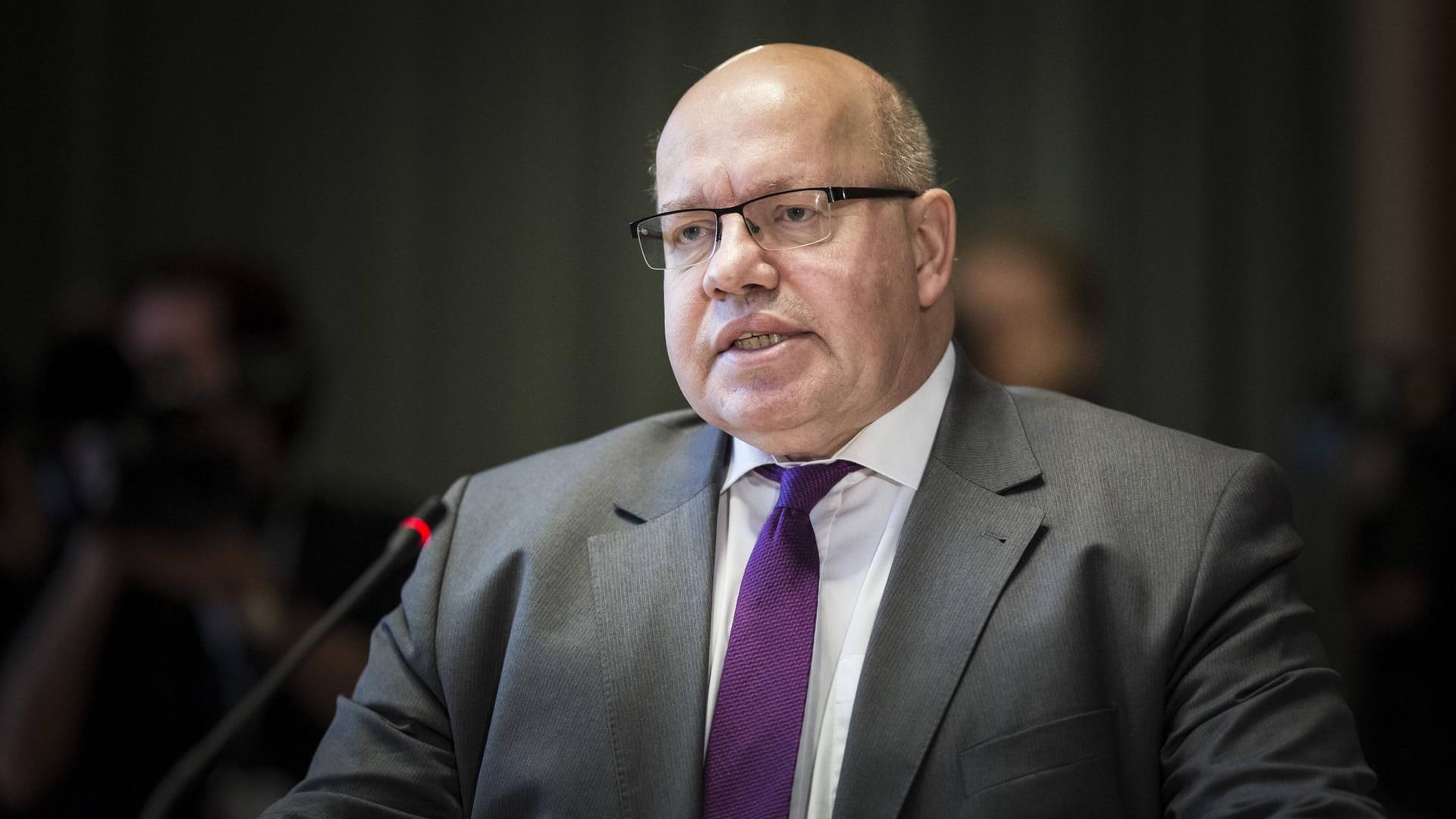 Peter Altmeier: Der Bundeswirtschaftsminister will den Import von Flüssiggas erleichtern. Dafür könnte das Energiewirtschaftsrecht geändert werden. Peter Altmeier: Der Bundeswirtschaftsminister will den Import von Flüssiggas erleichtern. Dafür könnte das Energiewirtschaftsrecht geändert werden.