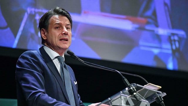 Mit Spannung wird erwartet, welchen europapolitischen Kurs der italienische Ministerpräsident Giuseppe Conte in Straßburg für sein Land skizzieren wird. Mit Spannung wird erwartet, welchen europapolitischen Kurs der italienische Ministerpräsident Giuseppe Conte in Straßburg für sein Land skizzieren wird.