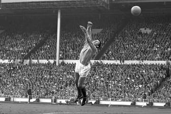 Der englische Torwart Gordon Banks beim WM-Finale 1966 gegen Deutschland.